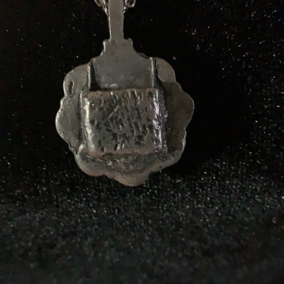 Pre-owned silver colored necklace - Picture 3 of 4